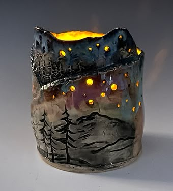 Candle Holder Clay Pottery, Pottery Inspired By Nature, Cool Pottery Ideas Unique, Pottery Handmade Ideas, Holiday Pottery Ideas, Functional Ceramics Projects, Pottery Christmas Ideas, Ceramic Candle Holders Pottery, Ceramic Candle Holders Ideas