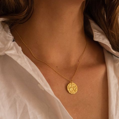 14K Gold Bull Coin Jewelry, EB56 Charging Bull, Chunky Gold Necklaces, Dainty Chain Necklace, Lion Necklace, Gold Coin Necklace, Coin Pendant Necklace, Jewelry Lookbook, Gold Coin, Disc Necklace