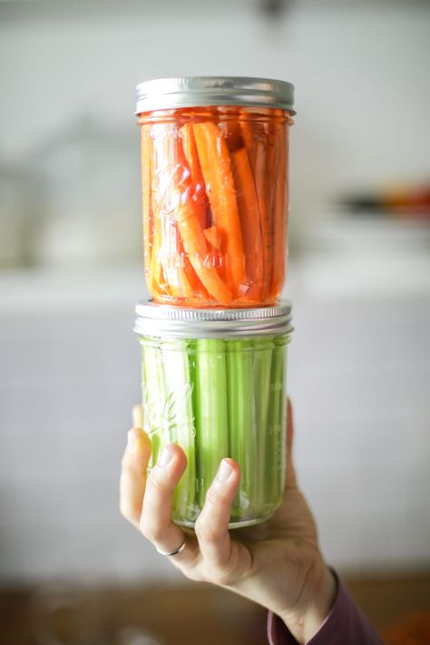 Prep Day: How to Keep Cut Carrots and Celery Fresh and Crisp - Live Simply How To Store Celery, Carrots And Celery, Celery Sticks, Storing Fruit, Storing Vegetables, Fruit And Vegetable Storage, Vegetable Storage, Food Info, Food Shows