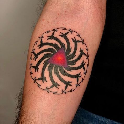 this would be cool Universal Sound Tattoo, Glastonbury Tattoo Ideas, Soundgarden Tattoo, Soundgarden Tattoo Ideas, Superunknown Soundgarden, Soundgarden Screaming Life, Triangle Tattoo, Watercolor Tattoo, Tattoos