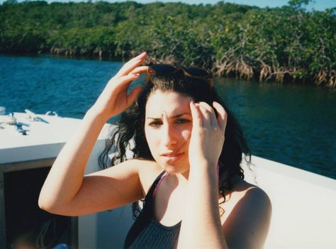 Amy Winehouse Frank, Amy Winehouse Style, Amy W, Amazing Amy, Amy Winehouse, Rare Photos, Beautiful Soul, Her Music, Beautiful People