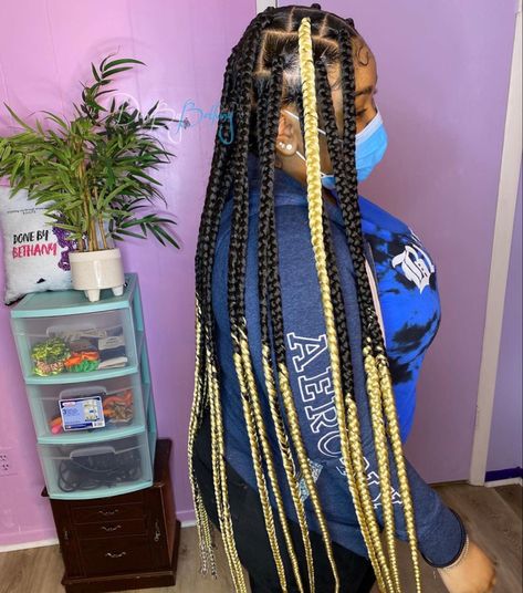 Checkered Box Braids, Black And Blonde Large Knotless Braids, Honey Blonde Jumbo Knotless Braids, Large Blonde Knotless Box Braids, Ombre Jumbo Knotless Braids, Jumbo Box Braids Blonde And Black, Black And White Box Braids Mixed, Black African Hair, Black Hair Protective Styles