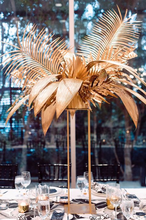 Gold Palm Centerpiece, Modern Art Deco Wedding Decorations, Non Floral Centerpieces Wedding, Art Deco Flower Arrangements, Art Deco Floral Arrangements, Gold Floral Centerpieces, Gold Flower Centerpiece, Gold Flower Arrangements, Gala Themes Ideas