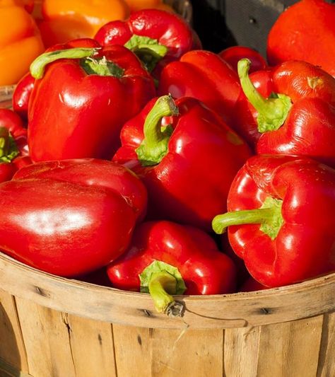 Red Pepper Benefits Health, Red Bell Pepper Benefits, Red Pepper Benefits, Healthy Pepper Steak Recipe, Bell Pepper Benefits, Natural Sweets, Red Bell Pepper Recipes, Pepper Benefits, Recipes With Banana Peppers