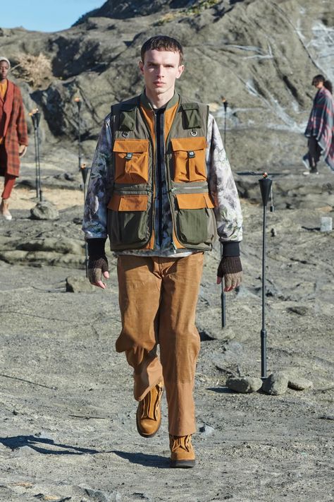 White Mountaineering Fall 2022 Menswear Collection | Vogue Mens Outdoor Fashion, Mountain Wear, Menswear Fashion Show, Fashion Runway, Outdoor Fashion, Menswear Fashion, Vest Outfits, Mens Fall, Fall 2022