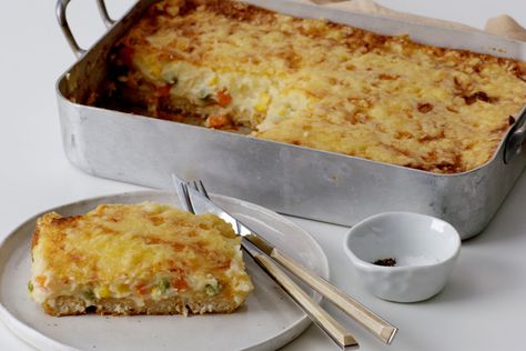 Made with just 5 ingredients (including a bag of frozen fish fingers!), we take a few sneaky shortcuts to make this easy family dinner. Fish Finger Pie, Fish Fingers Recipe, Zucchini And Ricotta, Tuna Fish Recipes, Ricotta Pizza, Custard Cake Recipes, Frozen Fish, Carrot Vegetable, Fish Fingers