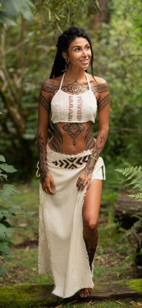 Tattoo Indien, Feminine Tattoo Sleeves, Couple Tattoos Unique, Tattoed Women, Tattoo Photography, Hippie Culture, Indian Tattoo, Boho Life, Curvy Women Jeans