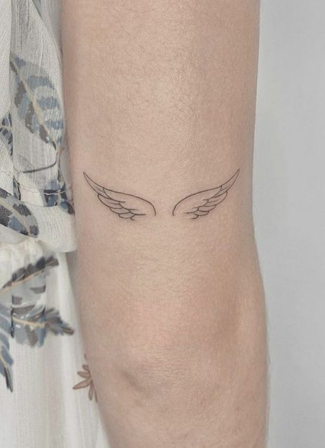 Minimalist Tattoo Angel Wings, Angle Wings Tattoo Tiny, Woman Small Neck Tattoo, Angel Wing Minimalist Tattoo, Wing Tattoo Minimalist, Dainty Wing Tattoo, Angel Wing Small Tattoo, On Eagles Wings Tattoo, Fine Line Wings Tattoo