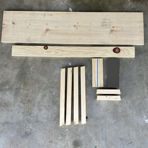 Entry Bench Diy, Small Entry Bench, Diy Farmhouse Bench, Simple Bench, Farmhouse Bench Diy, Old Benches, Making A Bench, Simple Benches, Bench Sofa