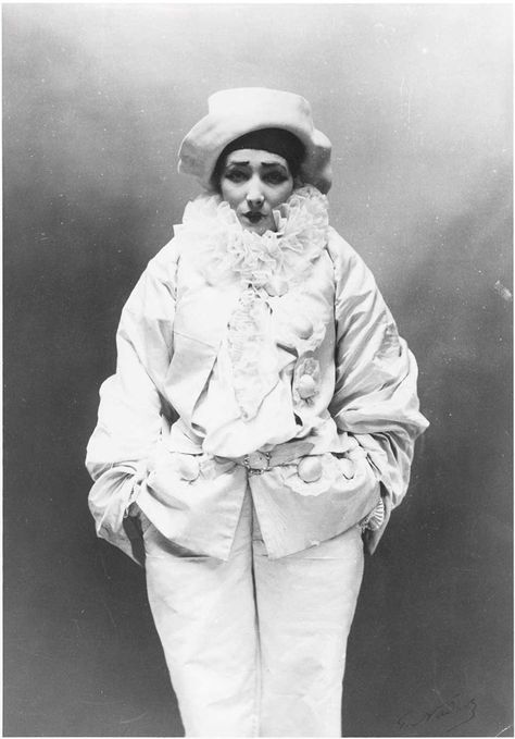 Photo of Sarah Bernhardt as Pierrot in Jean Richepin’s “Pierrot the Murderer” (1883).  Photo by Atelier Nadar. Sara Bernhardt, Pierrot Costume, The Night Circus, Harry Clarke, Pierrot Clown, Sarah Bernhardt, Send In The Clowns, Night Circus, Edouard Manet