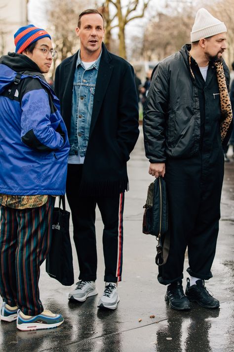 The Best Street Style from Paris Fashion Week Chunky Sneakers Outfit Street Style, Casual Pullover Outfit, Fire Pictures, Fashion Boyfriend, Manchester Street, Men Fashion Week, Paris Fashion Week Men, Look Grunge, Paris Fashion Week Street Style