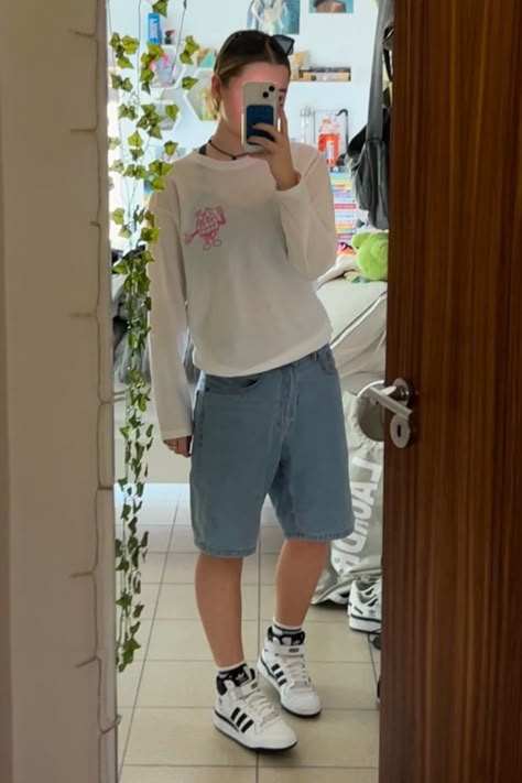 Rachel Vinberg, Shorts Outfits Women, Korean Casual Outfits, Tomboy Outfits, Tomboy Style Outfits, Swaggy Outfits, Tomboy Fashion, Retro Outfits, Short Outfits