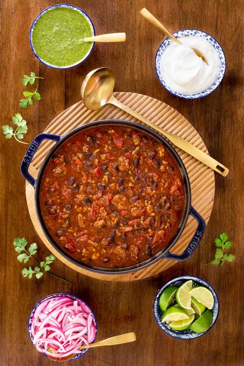 Chili Thanksgiving, Turkey Black Bean Chili, Italian Beef Stew, Delicious Chili Recipe, Take A Meal, Italian Chicken Sausage, Chili Recipe Turkey, Black Bean Chili, Bean Chili