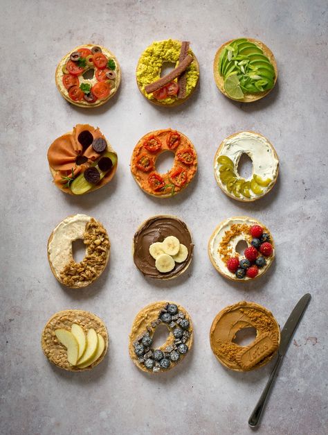 Bagel Sweet Topping, Bagel Recipe Toppings, Veg Bagel Sandwich, Bagels Toppings Breakfast, Sweet Bagel Toppings Ideas, Vegan Bagel Toppings, Vegan Breakfast Bagel, Bagels Fillings, Savory Bagel Toppings