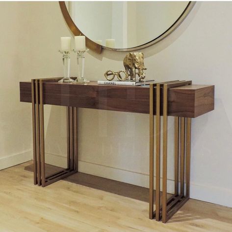 Mirror Console Table Entrance, Mirror With Console Table, Marble Console Table Entryway, Mirror With Console, Console Table Decor Ideas, Contemporary Interior Design Living Room, Console Table With Mirror, Console Table Decor, Console Mirror