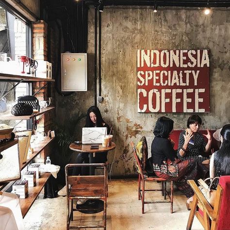 The Cosiest Indonesian Coffee Shops To Visit After Quarantine Basement Coffee Shop, Filipino Cafe Interior, Indonesian Coffee Shop, Coffee Shop Design Vintage, Vietnam Coffee Shop, Vintage Cafe Interior Design, Coffee Shop Vintage, Annoying Brother, Indonesian Coffee