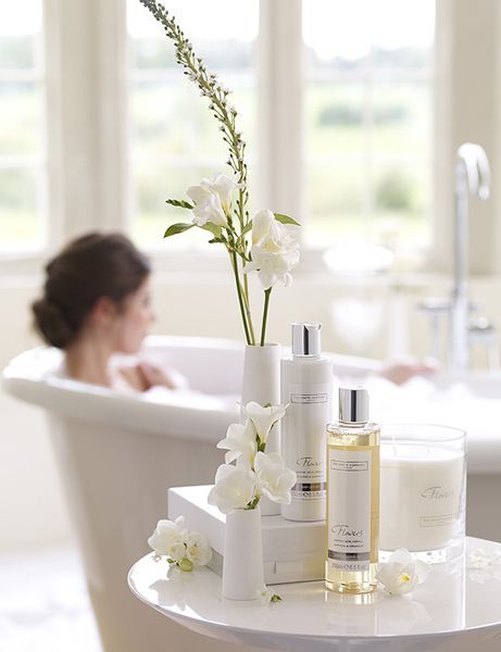 Skincare Products Photography, Luxury Gift Set, Quaint Cottage, Beauty Products Photography, White Cottage, White Company, The White Company, Home Spa, Bubble Bath