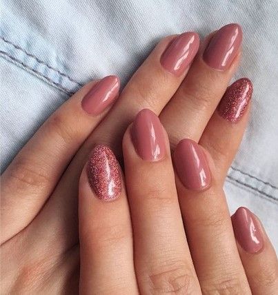 Nails Indian, Indian Nails, Glitter Accent Nails, Beauty Hacks Nails, Short Gel Nails, Rose Nails, Nail Designs Glitter, Oval Nails, Bridal Nails