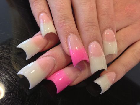 Pink and white flares with dip Flare Acrylic Nails, Braut Makeup, Rockstar Nails, Flare Nails, Bad Nails, Duck Feet, Curved Nails, Duck Nails, White Acrylic Nails