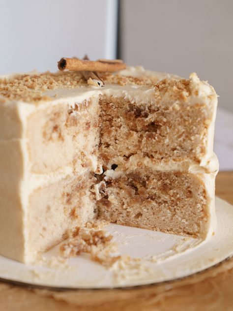 Mini snickerdoodle cake Snickerdoodle Pound Cake, 4 Inch Cake Recipe, Snickerdoodle Cake Recipe, Brown Sugar Buttercream, Snickerdoodle Cake, Box Cake Recipes, Tiny Cakes, Pumpkin Cake Recipes, Crunch Cereal