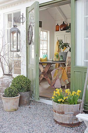 Potting Shed and She Shed Inspiration for a Dreamy Backyard Vibeke Design, Deco Champetre, Casa Country, Potting Sheds, Green Door, She Sheds, Garden Rooms, Shabby Chic Kitchen, Garden Sheds