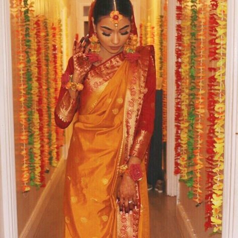 SABINA HANNAN on Instagram: “Gayeholud 🧡 25.08.18” Gaye Holud Aesthetic, Mehndi Outfit Bridal, Gaye Holud Makeup, Mendhi Outfit, Mehndi Outfit, Muslimah Wedding, Muslimah Wedding Dress, Asian Bridal Makeup, Bengali Bride