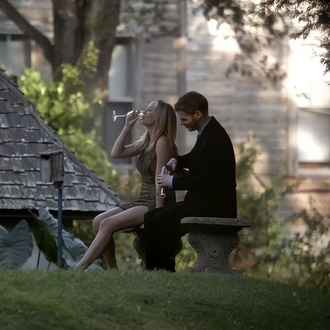 Vampire Barbie, Royal Girls, Klaus And Caroline, Vampire Love, Vampire Diaries Movie, Vampire Diaries Seasons, Klaus Mikaelson, Caroline Forbes, Mystic Falls