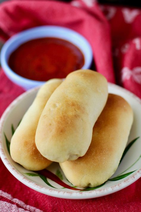 Pepperoni rolls with dipping sauce Peporoni Rolls, Easy Pepperoni Rolls, Homemade Pepperoni Rolls, Pepperoni Rolls Recipe, Roll Dough Recipe, Homemade Pepperoni, Pepperoni Sticks, Homemade Dough Recipe, Pepperoni Recipes