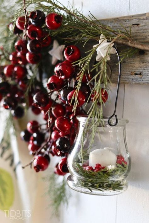 Dreamy Cottage, Cranberry Christmas, Christmas Entry, Cottage Decorating, Simple Farmhouse, All Things, Natural Christmas Decor, Home Cottage, Christmas Cottage