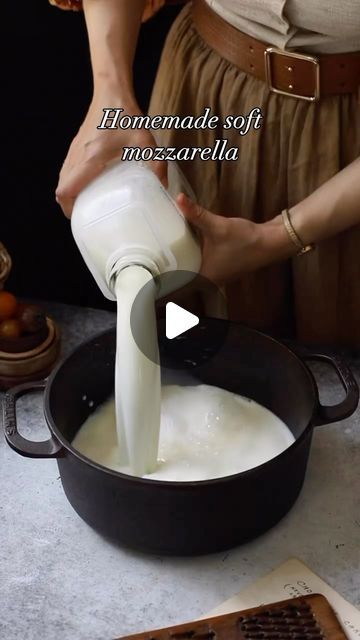 How To Make Mozzarella Cheese Homemade, How To Make Mozzarella Cheese, Diy Mozzarella Cheese, Mozzarella Cheese Recipe, Cooking School Kitchen, Fresh Mozzarella Recipe, Make Mozzarella Cheese, Homemade Mozzarella Cheese, Recipes With Mozzarella Cheese