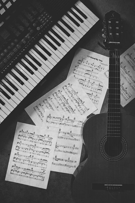 Grunge Piano Aesthetic, Guitar And Piano Aesthetic, Music Aesthetic Black And White, White Guitar Aesthetic, Band Astethic, Keyboardist Aesthetic, Black And White Music Aesthetic, Black And White Aesthetic Music, Guitar Asthetics