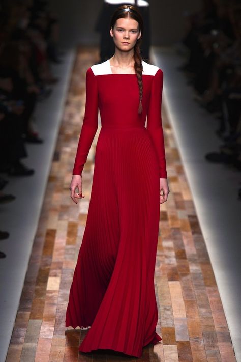 . Stockholm Street Style, Moda Paris, Couture Mode, Fashion Week Runway, Long Red, Gorgeous Gowns, Red Valentino, Lovely Dresses, Beautiful Gowns