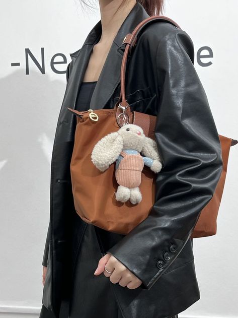 Longchamp Backpack Outfit, Longchamp Aesthetic, Longchamp Le Pliage Outfit, Longchamp Outfit, Longchamp Backpack, Longchamp Mini, Leather Bag Design, Backpack Outfit, Longchamp Bag