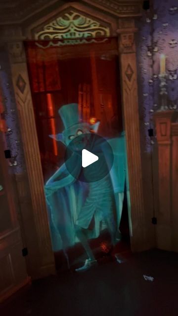 Creepy Diy, Hatbox Ghost, Halloween Decor Ideas, The Haunted Mansion, Diy Halloween Decor, Horror Film, Haunted Mansion, Remodels, Horror Films