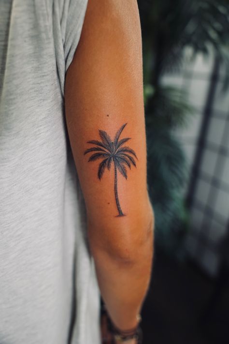 Palm Tree Back Of Arm Tattoo, Palm Tree Tattoo On Forearm, Palm Tree Tattoo With Flowers, Palm Tree Arm Tattoos For Women, Realtor Tattoo, Palms Tattoo Ideas, Palm Tree Hibiscus Tattoo, Palm Tree Tattoo On Arm, Palm Tree Tattoos For Women On Arm