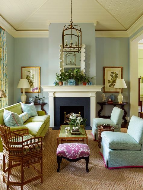 Slipper Chair 101: Definition, Decorating Ideas, and More! Design Salon, Living Room Green, Beautiful Rooms, Design Del Prodotto, Living Room Colors, Family Rooms, Southern Living, Design Living Room, Room Colors