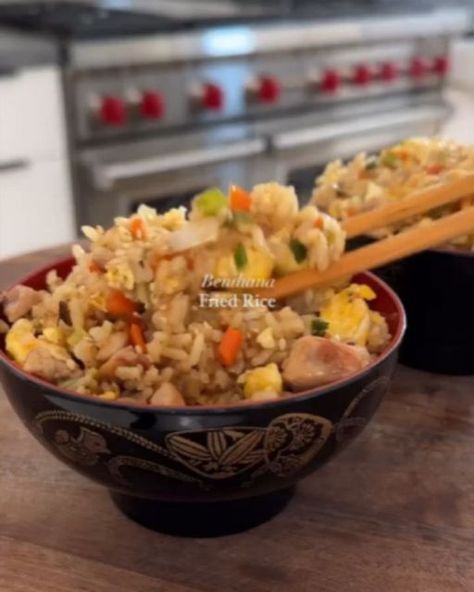 Clean Eating Guide on Instagram: "Benihana fried rice✨ by @maxiskitchen
.
▪️2 Cups Jasmine Rice, uncooked▪️2 tsp Olive Oil▪️4 Eggs▪️2 Chicken Thighs or 1 Chicken Breast, diced small▪️4 Tbsp Soy Sauce, divided▪️2 Cloves Garlic, minced▪️1 Carrot, diced small▪️1/2 Yellow Onion, diced small▪️3 Scallions, sliced▪️1/4 Cup Butter, divided▪️1/2 tsp Kosher Salt▪️1 tsp Black Pepper▪️2 Tbsp Sesame Seeds▪️
.
🌱Vegan Modification: Sub in mushrooms for chicken and sesame oil for butter
.
1️⃣ Cook rice according to package directions and let cool (if you can, cook the rice the day before and refrigerate overnight)
2️⃣ In a large wok or pan over medium high heat, scramble eggs in 1 tsp oil with salt and pepper and remove from the pan and set aside
3️⃣ Add 1 tsp more oil and then stir fry the chicken with Benihana Fried Rice, Milanese Recipe, Scramble Eggs, Clean Eating Guide, Cooking Jasmine Rice, Cook Rice, Chicken Fried Rice, Jasmine Rice, Chinese Cooking