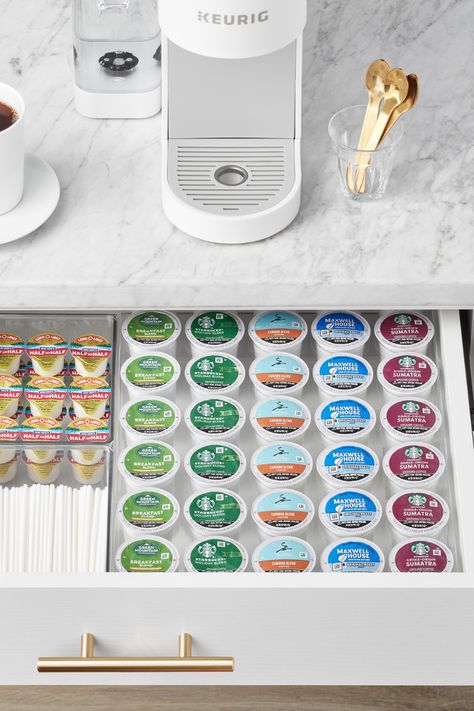 Use The Home Edit's coffee pod organizer to create the perfect morning routine space. The Home Edit K-Cup Coffee Storage Drawer looks great in a drawer, mounted on the wall, or on the counter next to your coffee maker. Keurig Drawer Organizer, K Cup Drawer Organizer, Coffee Pod Drawer Organization, Keurig Pod Storage Ideas, K Cup Storage Ideas, Coffee Organization Ideas, Coffee Drawer, Keurig Pods, Coffee Organizer