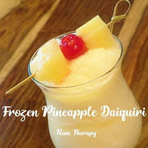 Frozen Pineapple Daiquiri Orange Alcoholic Drinks, Frozen Mixed Drinks, Pineapple Daiquiri, Acholic Drinks, Frozen Drinks Alcohol, Rum Drinks Recipes, Boat Drinks, Slushy Drinks, Mango Rum