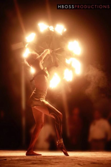 Fire Show Photography, Fest Aesthetic, Fire Twirling, Flow Fest, Fire Poi, Fire Dancing, Circus Aesthetic, Dark Circus, Fire Fans