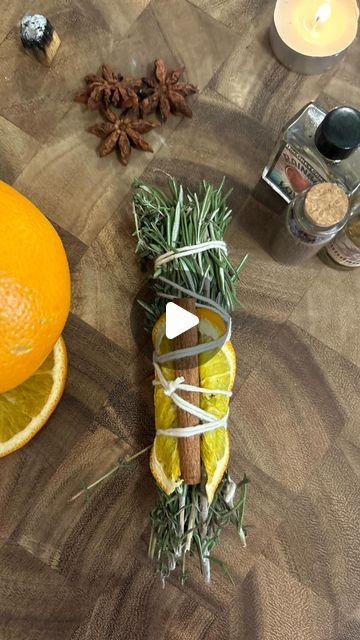 Rosemary Smudge Stick Diy, Christmas Smudge Sticks, Make Your Own Smudge Stick, Rosemary Smudge Stick, Smudge Sticks Diy, Make Sage Smudge Stick, Wiccan Crafts, Witch Diy, Energy Healing Spirituality