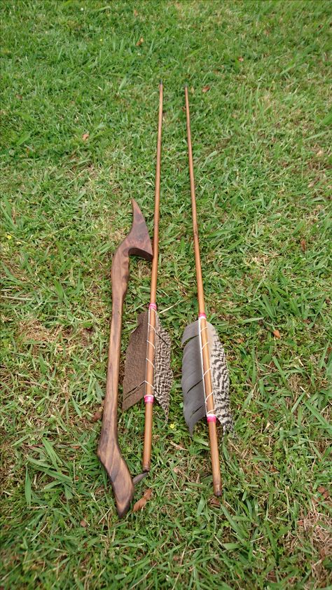 Atlatl spear thrower  Made in New Zealand- Land of Orks, Hobbits and wizards. feel free to facebook message me. Valkyrie Oc, Spear Thrower, Cross Bow, Defense Mechanism, Primitive Technology, Archery Accessories, Survival Life Hacks, Custom Bows, Diy Cans