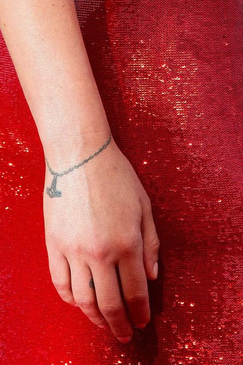 Tattoos Scarlett Johansson, Natasha Romanoff Tattoo, Scarlett Johansson Tattoos, Charm Bracelet Tattoo, Cool Wrist Tattoos, Wrist Tattoos For Guys, Cute Small Tattoos, Tattoo Bracelet, Hand Tattoos For Guys