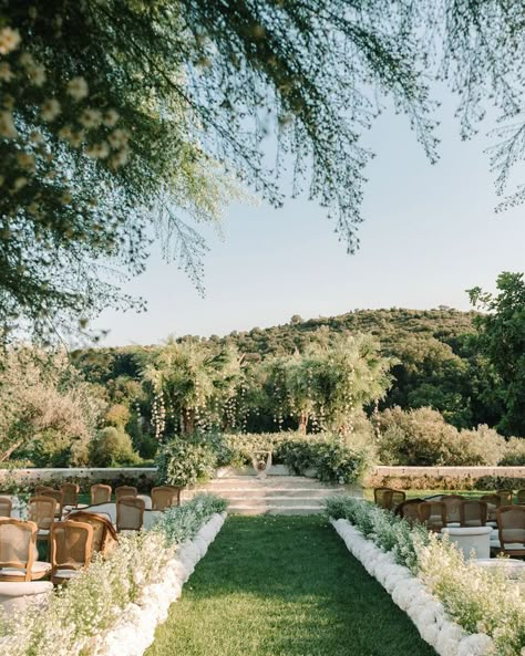 Last night, Chiara Ferragni, of the popular fashion blog The Blonde Salad, wed Italian rapper Fedez in an outdoor ceremony at Dimora delle Balze, a secluded 19th-century palazzo in Noto. Here, her wedding weekend photo album. Rustic Wedding Decorations, Wedding Ceremony Ideas, The Blonde Salad, Inexpensive Wedding Venues, Popular Fashion, Outdoor Wedding Ceremony, Italian Wedding, Wedding Weekend, Italy Wedding