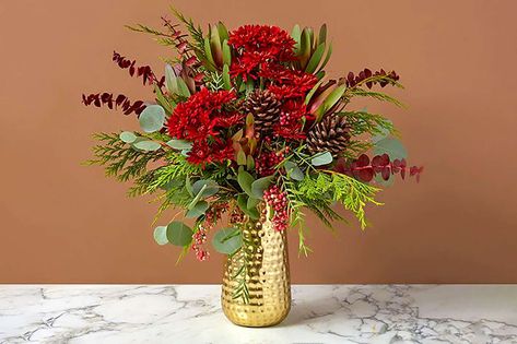 If you’re looking to impress your holiday hosts this season with something special, check out these farm-fresh floral arrangements from Bouqs flowers. All bouquets are $20 off for Black Friday and make beautiful thank you gifts. Christmas Bud Vases, Sustainable Centerpieces, Christmas Floral Centerpieces, Thanksgiving Flower Centerpieces, Christmas Greenery Arrangements, Thanksgiving Flower Arrangements, Red Eucalyptus, Holiday Flower Arrangements, Host Thanksgiving