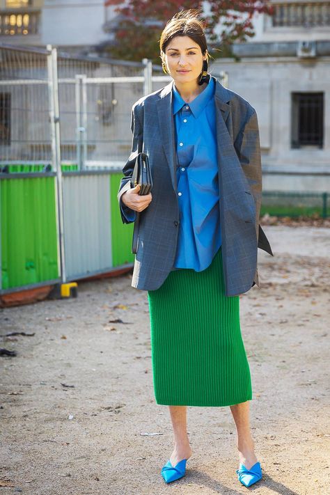 Irina Linovich, What To Wear To An Interview, Oversized Blazers, Pencil Skirt Outfits, New Street Style, Rock Outfit, Straight Cut Jeans, Work Skirts, Minimalist Dresses