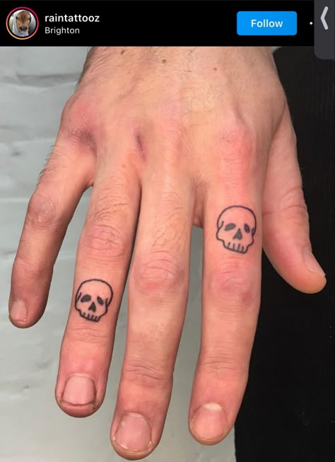 On Finger Tattoo, Tattoo Designs On Hand, Skull Finger Tattoos, Face Tattoo Design, On Hand Tattoo, Hand Tattoo Design, Radiohead The Bends, Emo Tattoos, Rat Tattoo