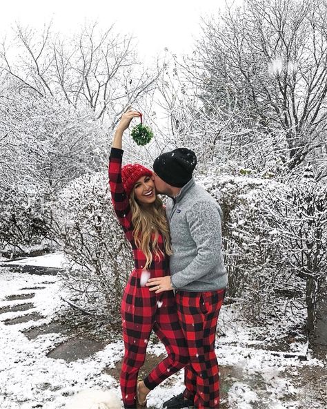 matching pajama photoshoot Christmas Tree Farm Photos, Christmas Couple Photos, Christmas Couple Pictures, Christmas Poses, Matching Family Christmas Pajamas, Family Christmas Pictures, Christmas Shoot, Romantic Christmas, Matching Pjs