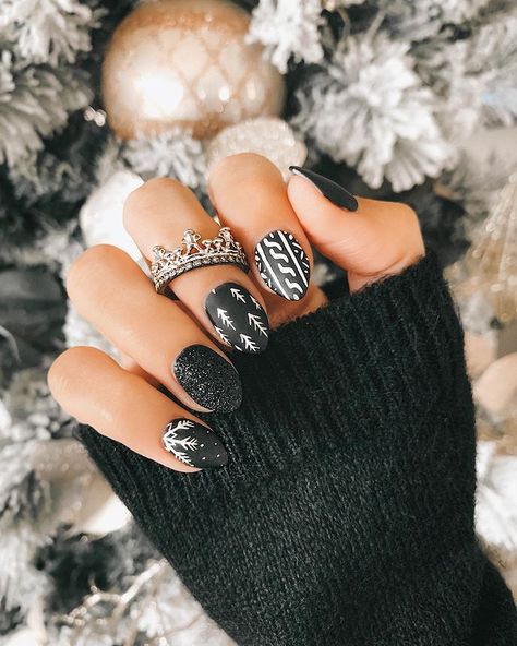 50+ Best Holiday Nails You Need To Try Out! - Prada & Pearls Pretty Christmas Nails Square, Boho Winter Nails, January Nail Art Designs, Fall/winter Nails, Skill Learning, Fall Nail Trends, Interesting Videos, Christmas Gel Nails, Her Nails