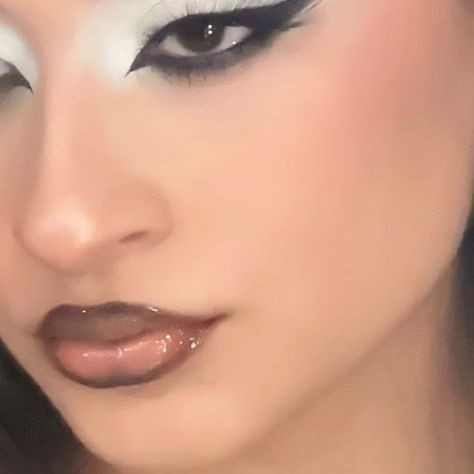 Black Lip Liner With Gloss, Noise Art, Black Makeup Looks, Bff 3, Eyeshadow Styles, Eyeliner Techniques, Makeup Brushes Guide, White Eyeshadow, Flawless Makeup Application